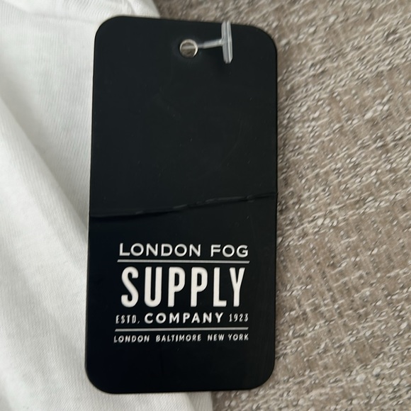 London Fog Supply Co White short sleeve T-Shirt says “Explore”. Size XXL. NWT. - Picture 7 of 9